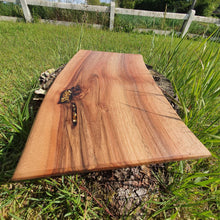 Charger l'image dans la galerie, planche de service noyer et feuille d'or