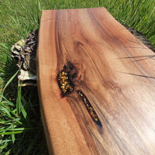 Charger l'image dans la galerie, planche de service noyer et feuille d'or