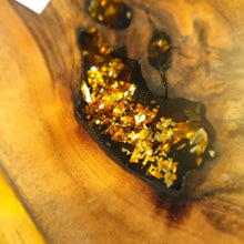 Charger l'image dans la galerie, planche de service noyer et feuille d'or